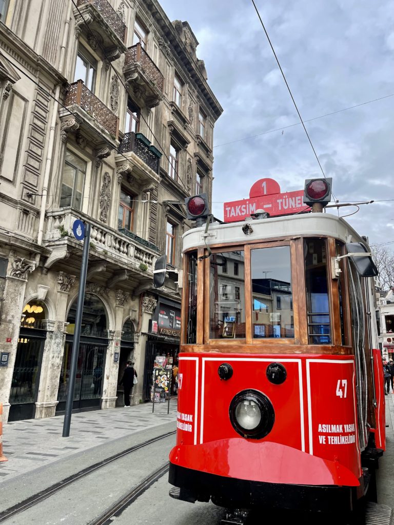 Istabul tram-20 photos that will inspire you to travel to Turkey
