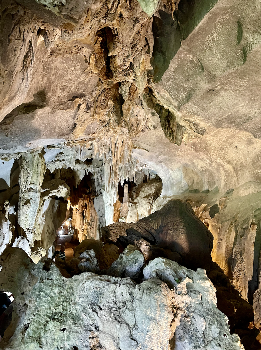 Sung Sot Cave, Vietnam-10-day Vietnam itinerary