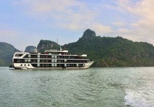 La Regina Grand Cruise, Halong Bay, Vietnam